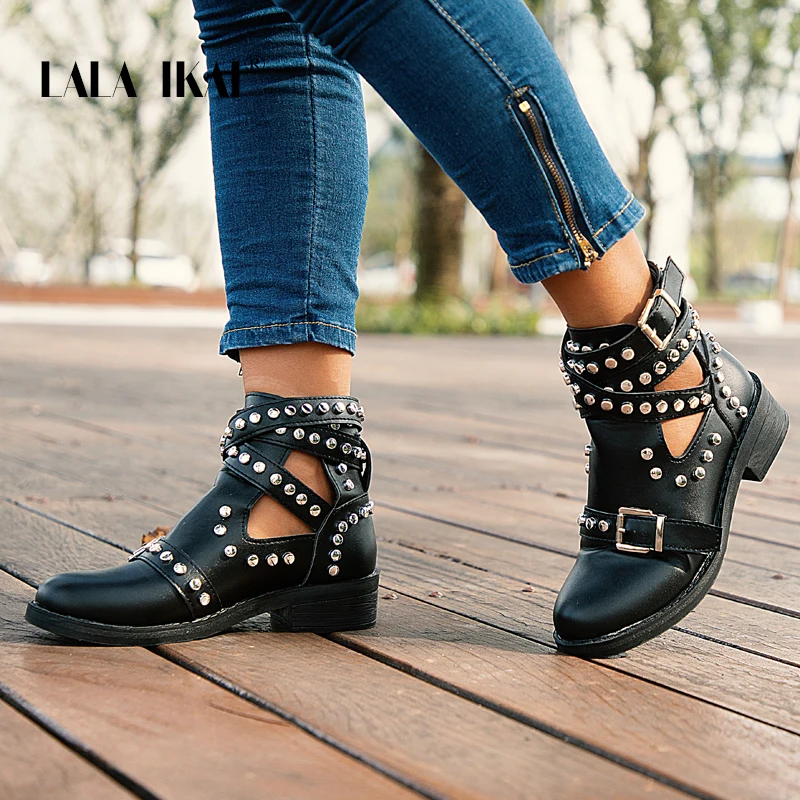 Comprar LALA IKAI mujeres negro tobillo botas con hebilla remache zapatos mujer Pu cuero botas de moto otoño Punk botas XWA5139 4