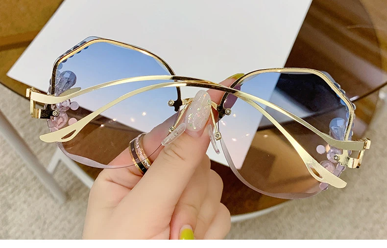 Fashion Anti-UV Diamond Sunglasses Women UV400 Rimless Vintage Sun Glasses Rhinestone Retro Sunglass Luxury Designer Oculos