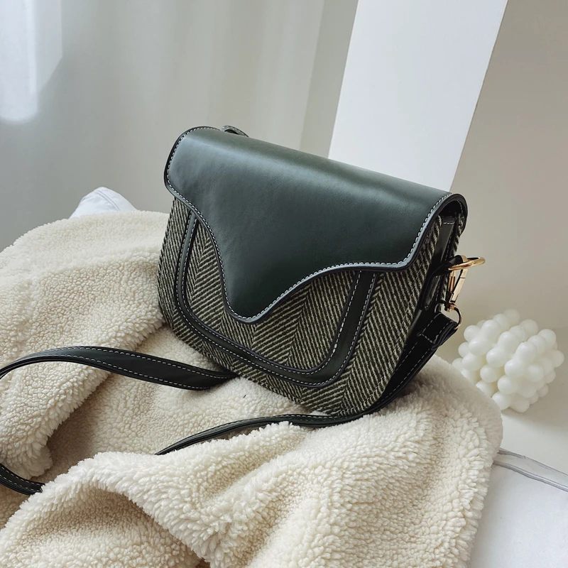 

Retro Hong Kong style small bag women 2020 autumn and winter new tide Korean version messenger bag ins fashion saddle bag