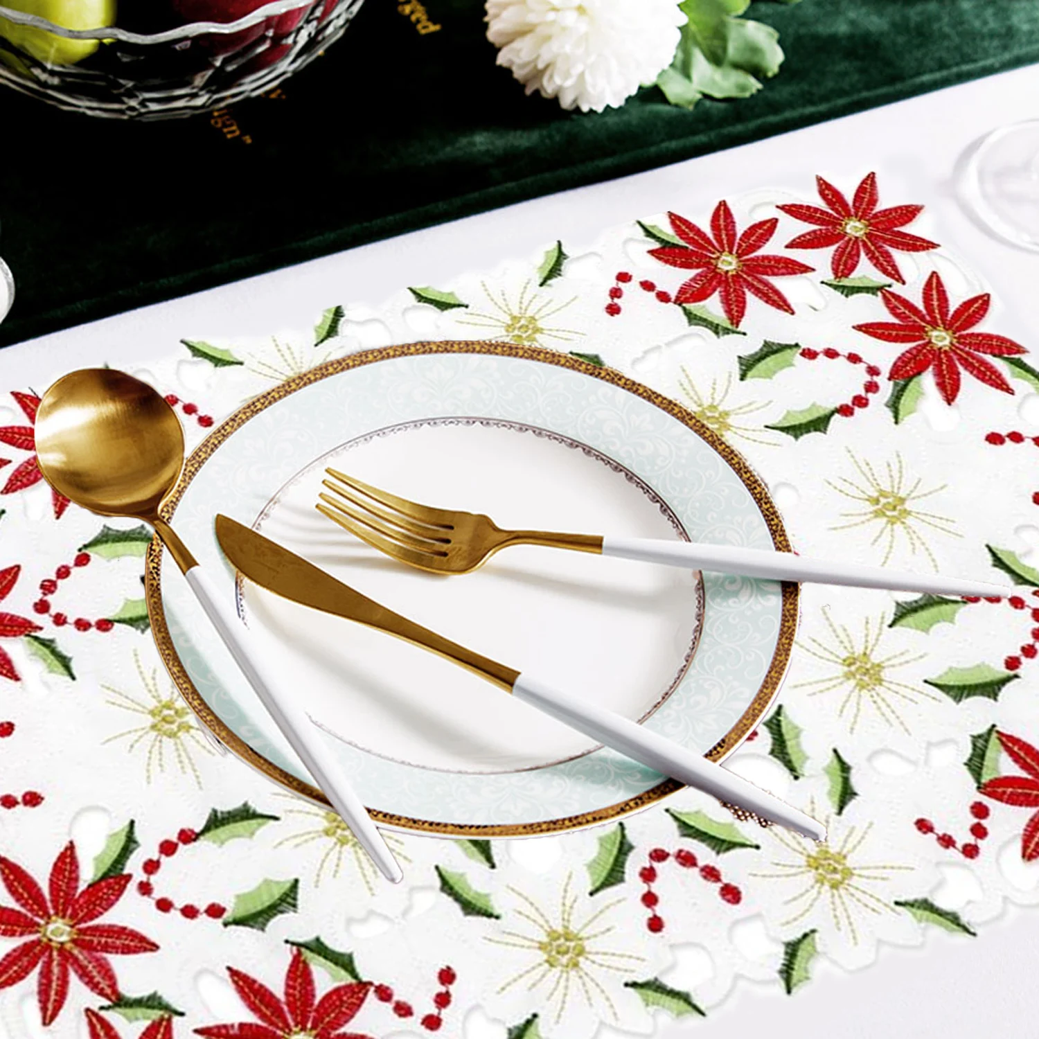 Behogar Рождественская салфетка под приборы с вышивкой Poinsettia Holly Лист Настольный Коврик для еды на Рождество праздник вечеринку ОБЕДЕННЫЕ принадлежности