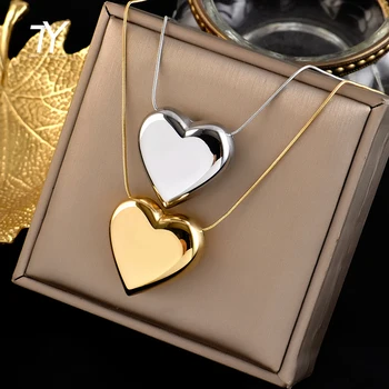 European and American Hip Hop Simple Metal Peach Heart Pendant Titanium Steel Necklace Girl’s Sexy Clavicle Chain For Woman 2021