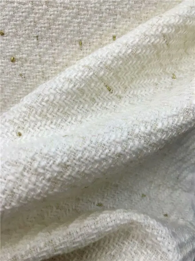 Твидовая ткань молочно-белая с золотым пятном линия сплетенная цена за 1 метр 59"