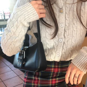 

Retro 2020 Spring and Summer New Fashion Leather Buckle Design Baguette Bag Ins Armpit Small Shoulder Bag Channels Handbags