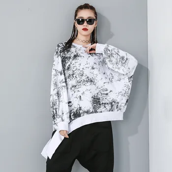 

LANMREM 2020 spring new Round Neck Pullover Sweatshirt Personality loose large size tops Irregular women clothes korean YH780