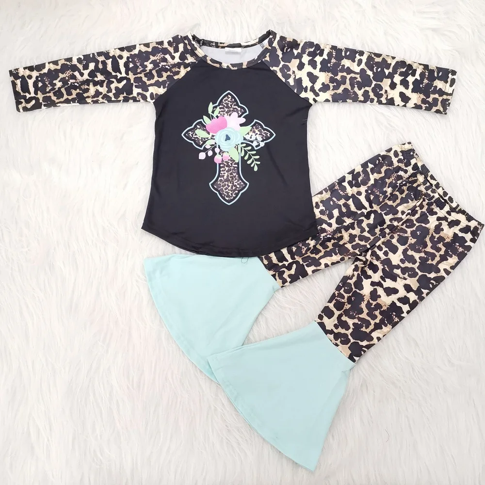 Одежда для детей; Изысканная Пасхальная одежда для маленьких девочек; рубашка с крестиками; реглан для девочек; черный топ с леопардовым принтом и колокольчиками; одежда