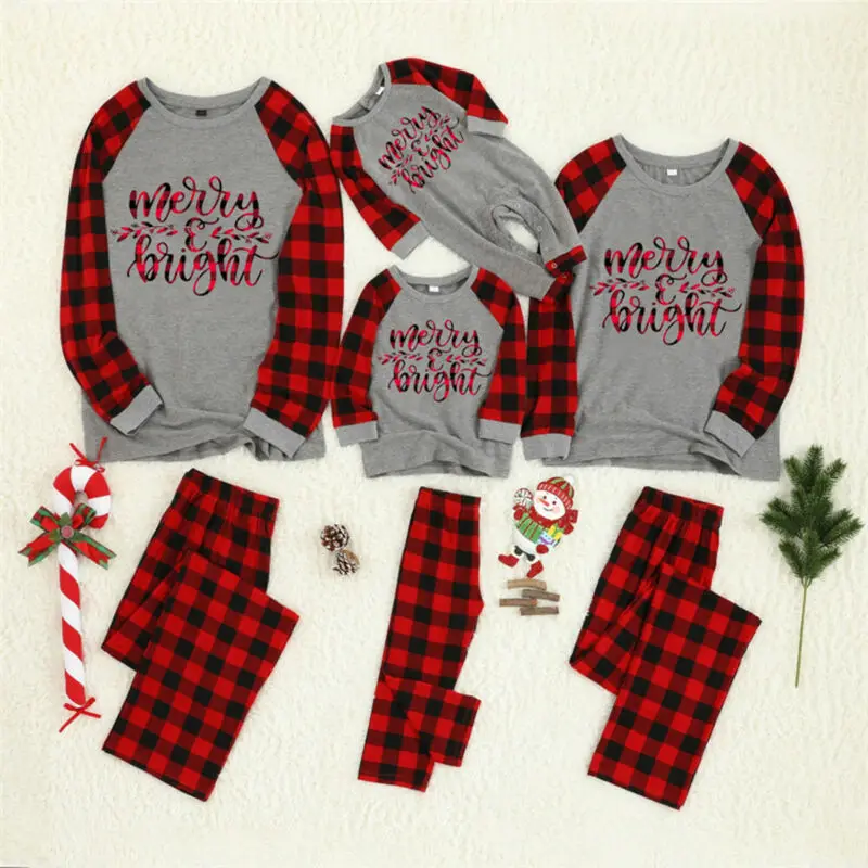 Рождественские одинаковые пижамы для всей семьи; Пижамный набор; Рождественская одежда для сна с Санта-Клаусом; одежда для сна; Подарочный спортивный костюм для маленьких детей и взрослых; в черную и красную клетку с надписью