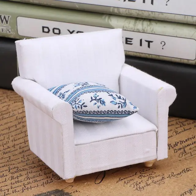 Canapé Miniature Pour Maison De Poupée 1/12 - Bois Et Tissu - 8.2x6.4x7.2 Cm - Avec Coussin - Blanc/Bleu/Rouge