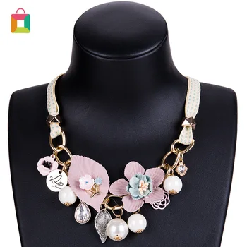 

Exaggerated Plastic Flower Leaf Pendant Large Necklace Lady Necklace Jewelry Bohemian Accessories Glittery