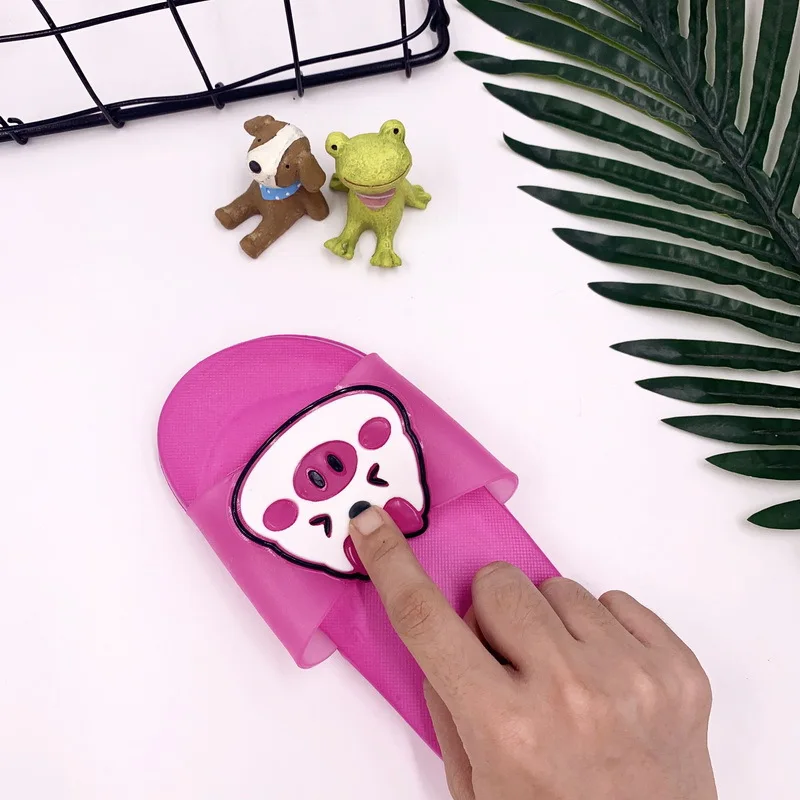 Тапочки с персонажами из мультфильмов для детей обувь с изображением свинки летнее платье для малышей с принтом животных; для детей для ношения в помещении, Тапочки для малышей нескользящая Мягкая подошва сланцы Дети 30-35