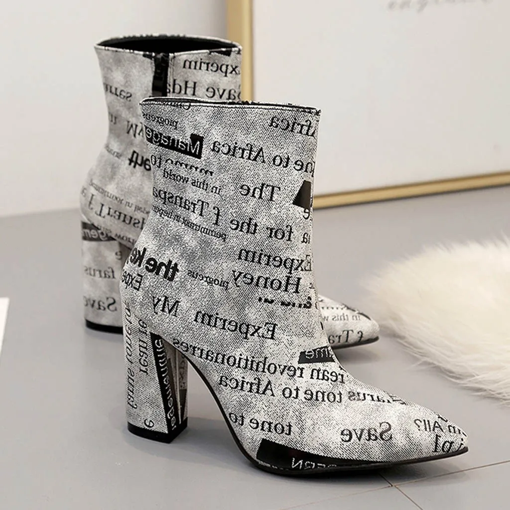 Обувь в газетном стиле; ботинки с закрытой обложкой; Новинка; ботинки с принтом; женские ботинки с острым носком на толстом каблуке; ботинки с принтом на молнии с буквенным принтом
