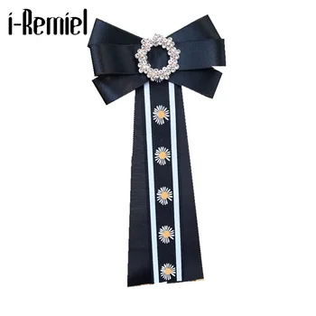 

korean Fabric Daisy Bow Tie Brooch Crystal Bee Bowknot Lapel Pin Dresses Shirt Collar Necktie Brooches for Women Accessories