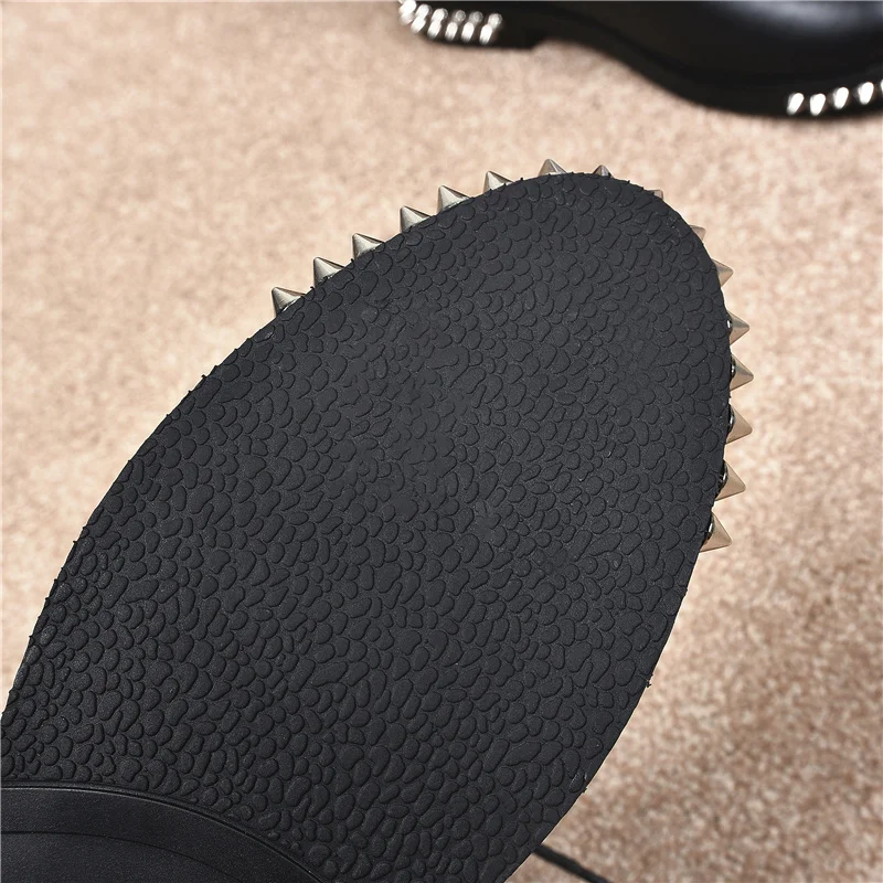Scarpe donna/Зимние ботильоны; обувь на плоской подошве; женские мотоциклетные ботинки черного цвета на шнуровке с заклепками; женская обувь; botas Feminina;