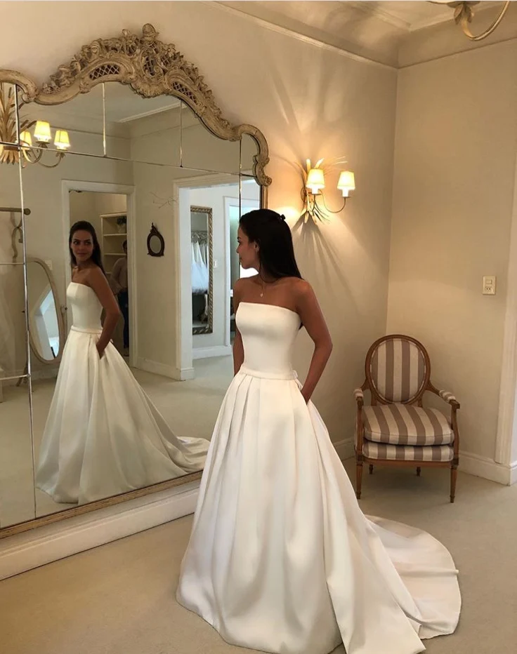 

New Arrival White Satin Wedding Dresses 2020 Long A line Strapless Lace Button Bridal Wedding Party Bridal Dresses
