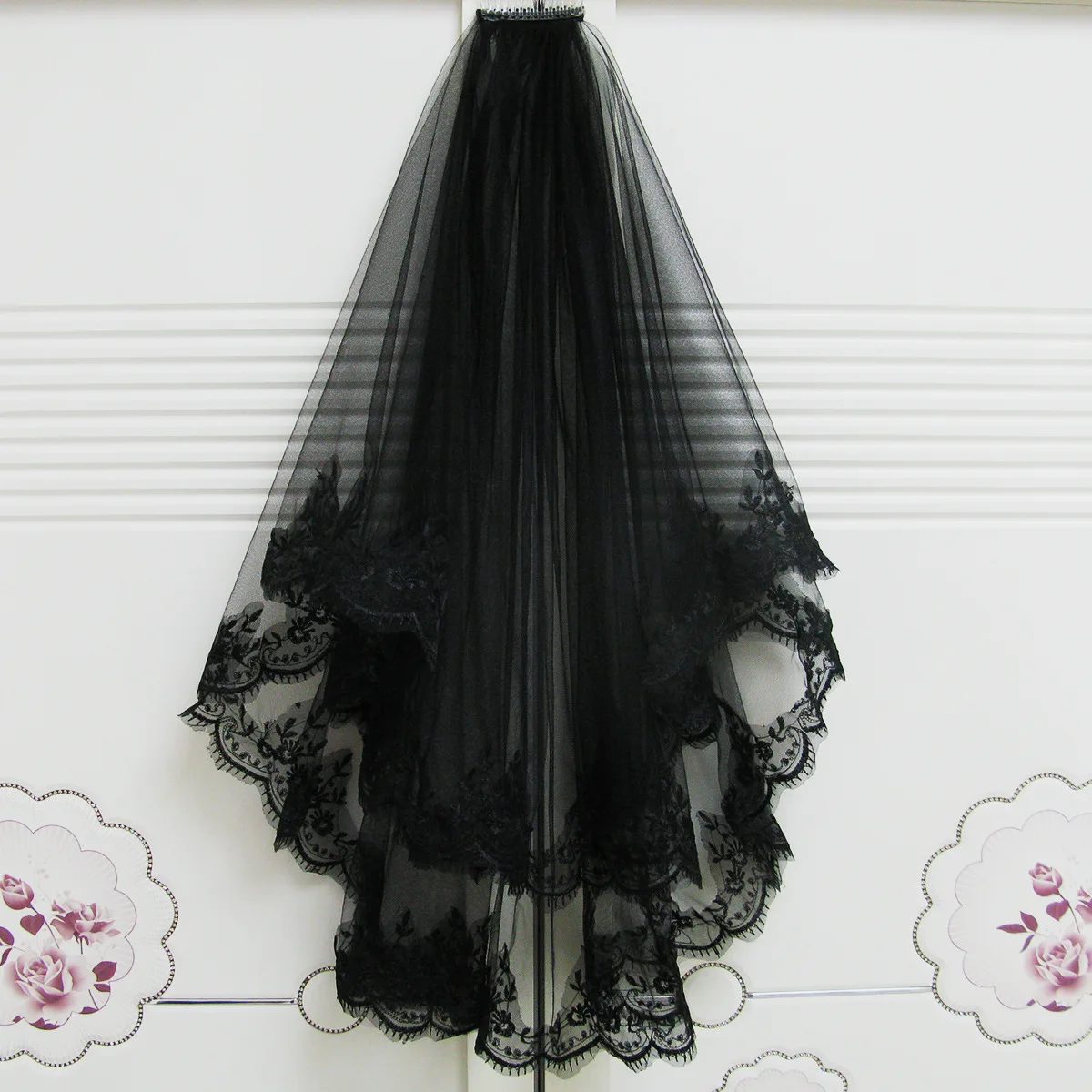 

Wuaini Halloween COS Anime Alternative Photo Modeling Black And White with Pattern Eyelash Lace Veil Wedding Dress