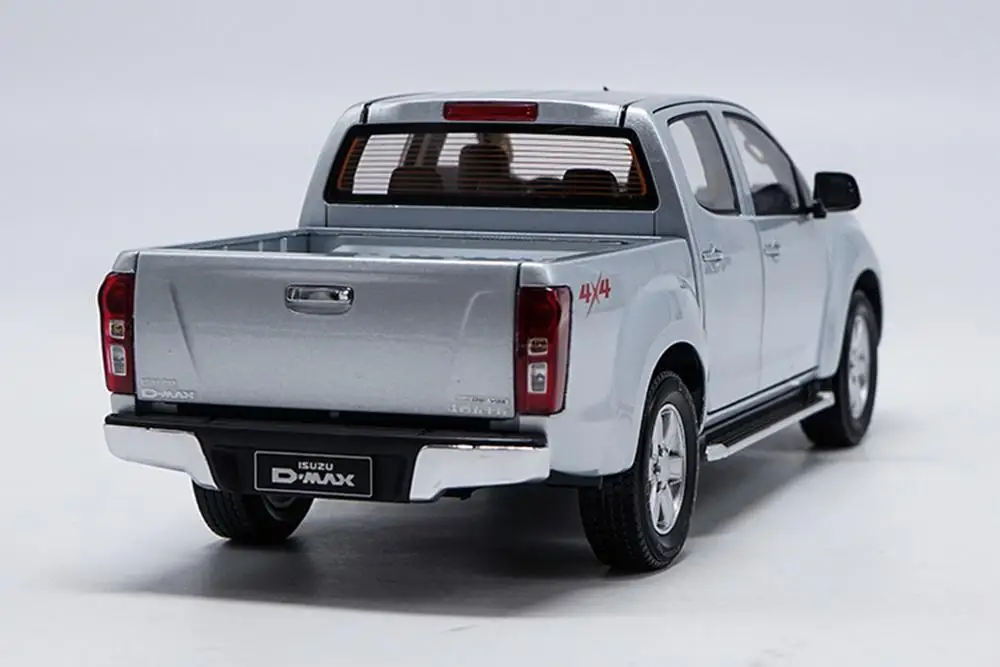 1/18 ISUZU D-MAX пикап серебряный литой автомобиль модельные игрушки, коллекционные подарок в коробке