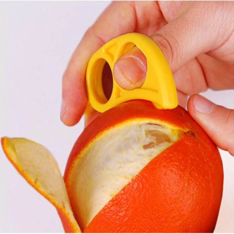 

1PC Plastic Orange Peelers Zesters Lemon Grapefruit Fruit Slicer Opener Cutter Kitchen Gadgets At Random 7.4x3.4cm