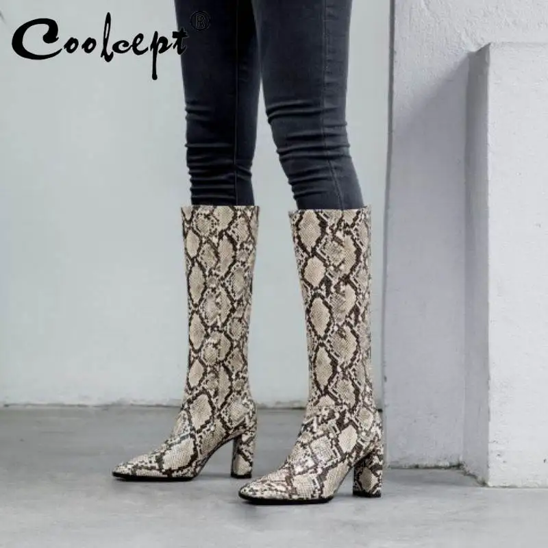 Coolcept/женские сапоги до колена; зимние высокие сапоги со змеиным принтом с квадратным носком; Повседневная модная обувь на высоком каблуке на молнии; женская обувь; Размеры 33-40