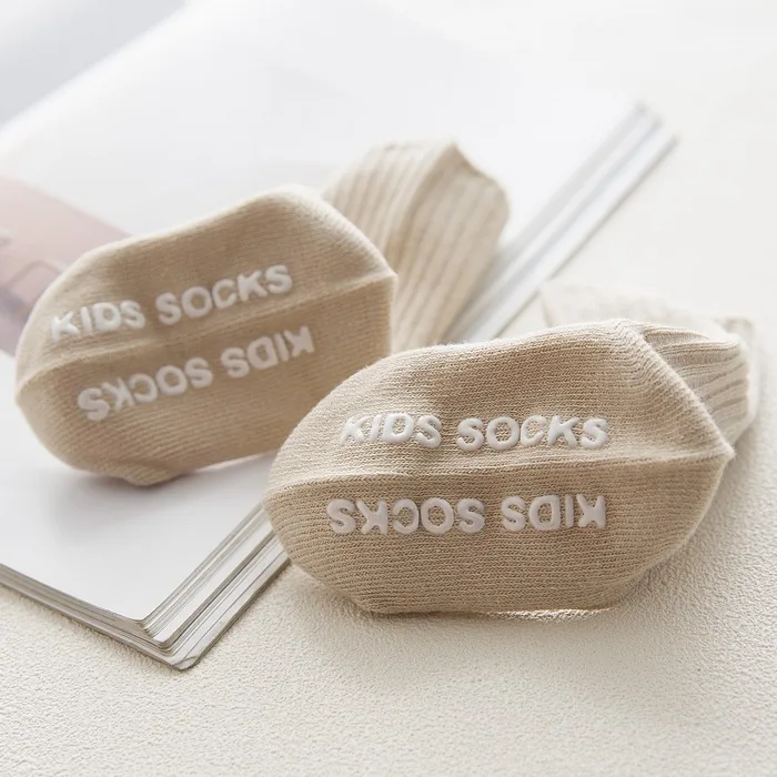 Весенние Нескользящие Хлопковые вязаные детские носки с резиновой подошвой, теплые длинные носки для новорожденных полосатые высокие носки-тапочки для малышей Нескользящие