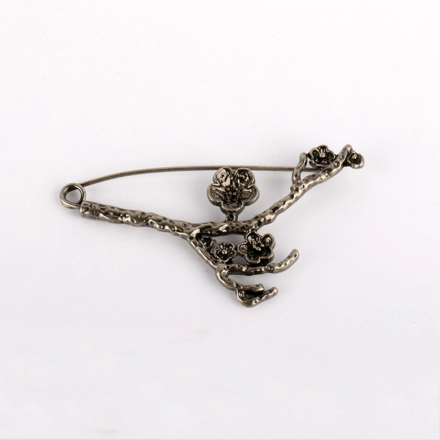 

Simple Retro Brooches Wax Plum Pins Plain Cotton Shawl Coat Sweater Lapel Pin Cardigan Metal Brooch Women Accessories Jewelry