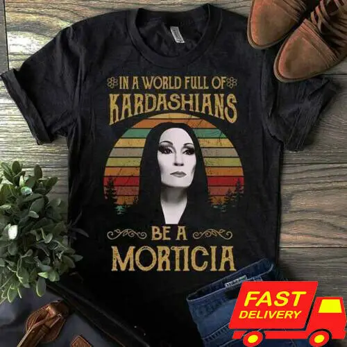 Morticia Addams In The World Full Of Kadarshians Мужская черная футболка размер S-3Xl унисекс | одежда