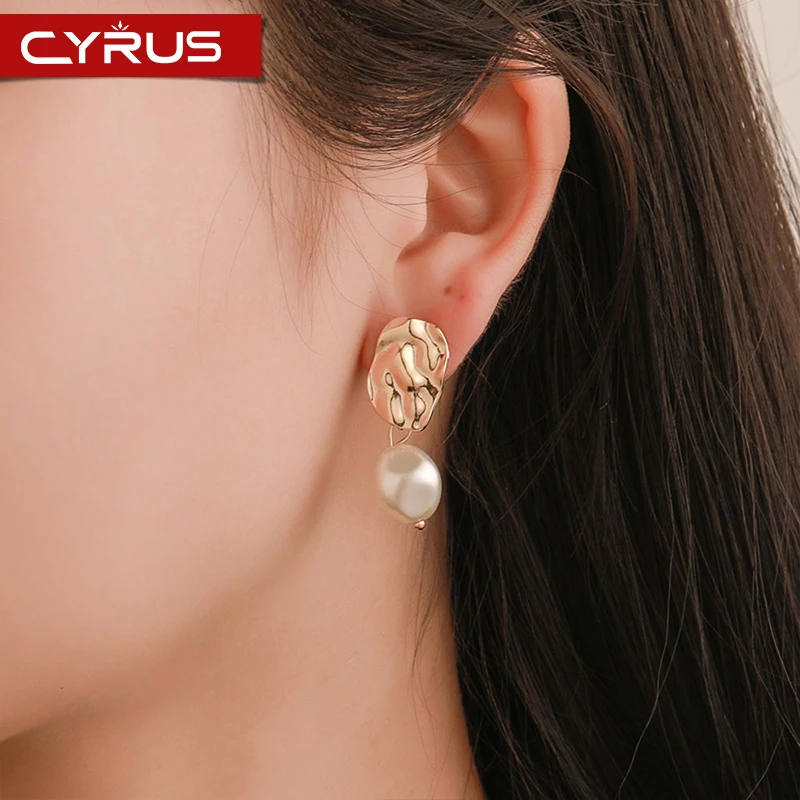 

New Natural Freshwater Pearl Earrings Long Drop Earrings Jewelry for Women Geometrical Pleated Gold Alloy Simple Jewelry Gift