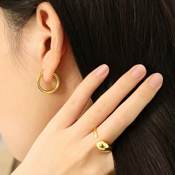 

Silvology Flat Hollow Elbow 925 Sterling Silver Stud Earrings Round Glossy Elegant Minimalist Earrings for Women Office Jewelry