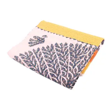 

Bedspread with handmade applique tap 606/8