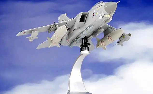 CORGI Panavia Tornado GR4 операция Ellamy Ливия 2011 Ограниченная серия 1/72 литье под давлением модель самолета