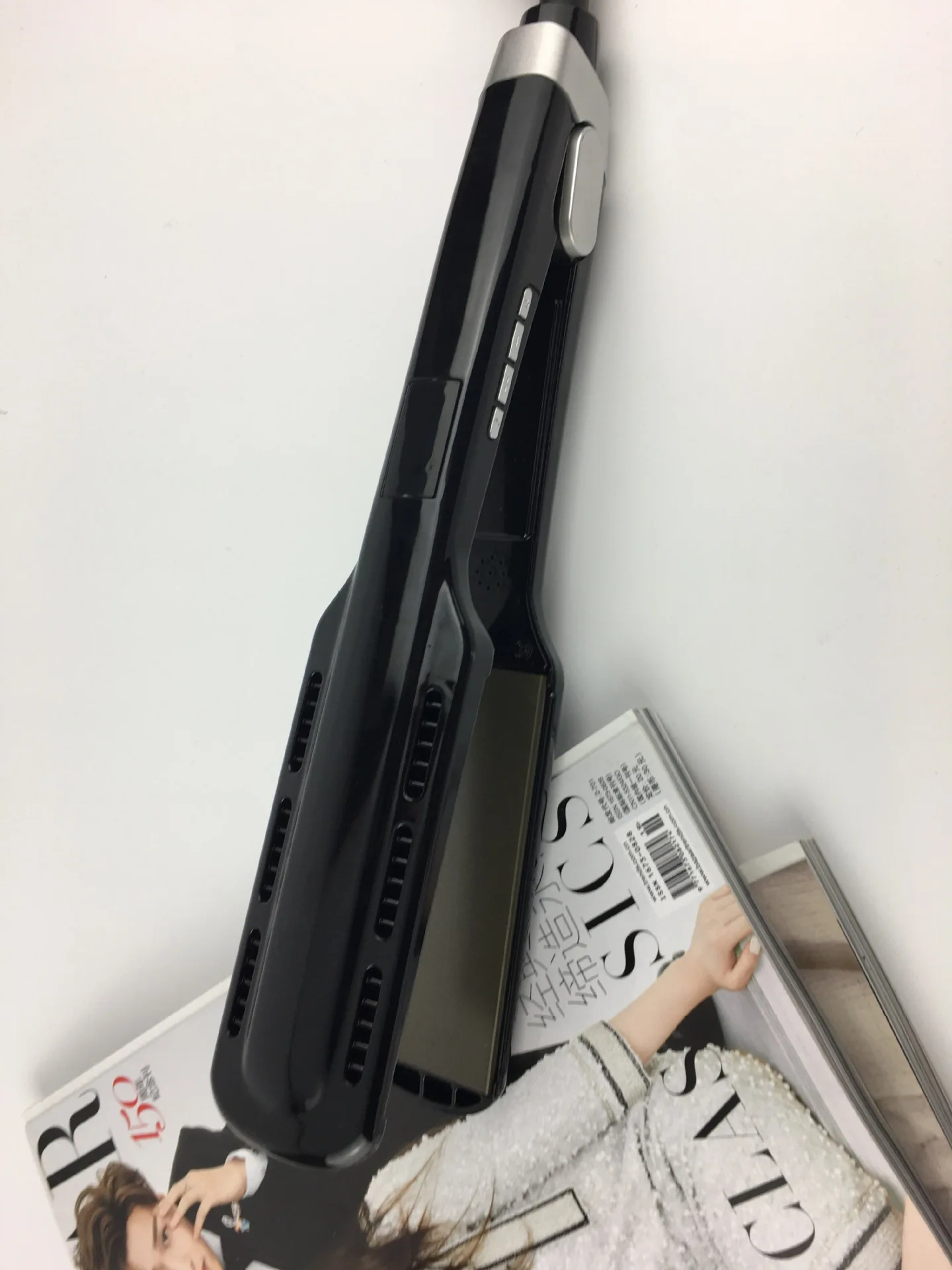 

But Le Kang Hot Selling LED Digital Display Fever Hair Straightener Thermostat 1 with Voice Feature Plywood Hair Curler
