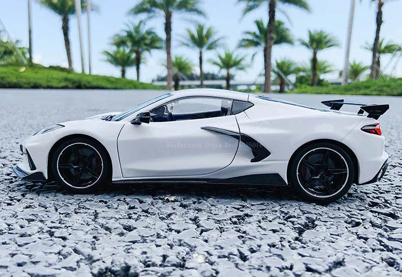 Maisto 1:18 2020 Chevrolet Corvette C8 Stingray Coupe (High Wing) Simulation Sports Car Alloy Retro Car Model Die Casting Model Maisto 1:18 2020 Chevrolet Corvette C8 Stingray Coupe (High Wing) Simulation Sports Car Alloy Retro Car Model Die Casting Model