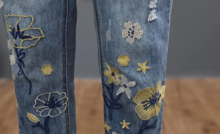 Summer New Style Casual Jeans Women's Embroidered Elastic Waist Large Size Medium Waist Women's Harem Cowboy Embroidery Capri Pa