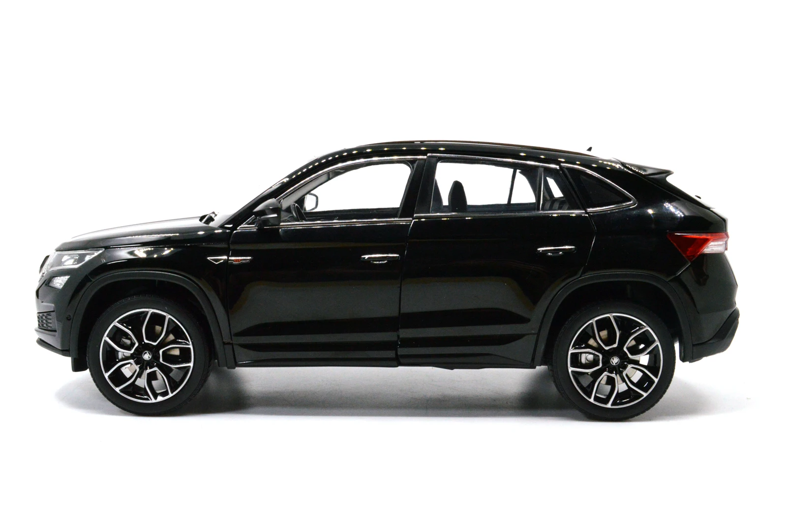 1/18 1:18 1 18 Scale Skoda Kodiaq GT SUV 2018 черная статическая имитация литья под давлением модель