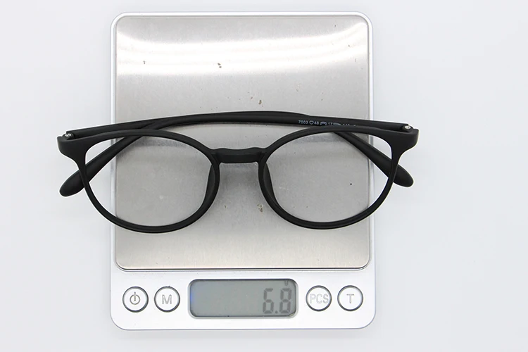 BCLEAR 2021 New Arrival Unisex Ultra Light TR90 Retro Eyeglasses Frames Women Fashion Round Spectacle Prescription Frame Myopia