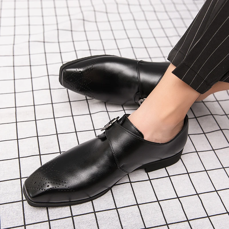 2020 New Business Pointed Flat Shoes Men Designer Formal Dress Carved Leather Shoes Men's Loafers Festival Party Wedding Shoes