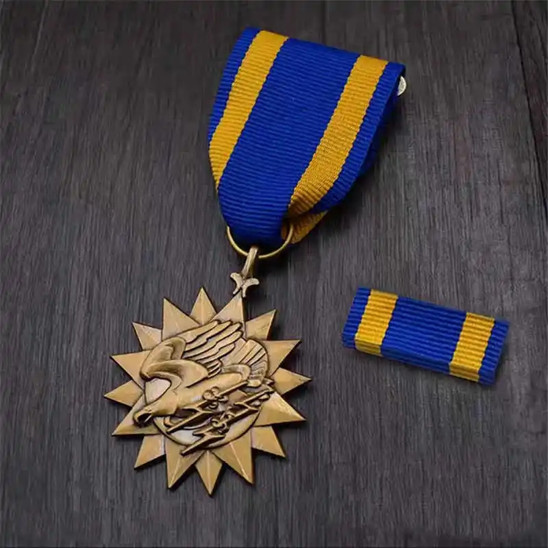 Вьетнамская война США воздушная медаль США Летающие тигры Air Force Heroes летная медаль лацкан брошь «шляпа» Pin военный заказ - Цвет: A