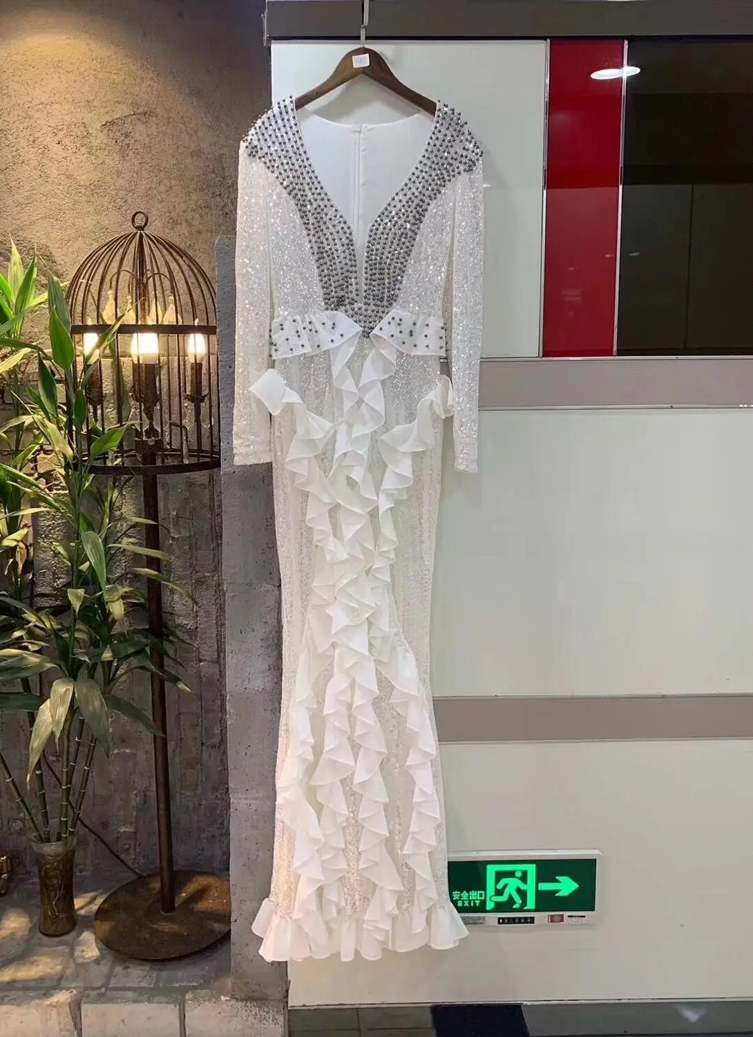 Высокое качество знаменитостей белое благородное длинное платье с длинным рукавом Коктейльные Вечерние сексуальные зимние платья
