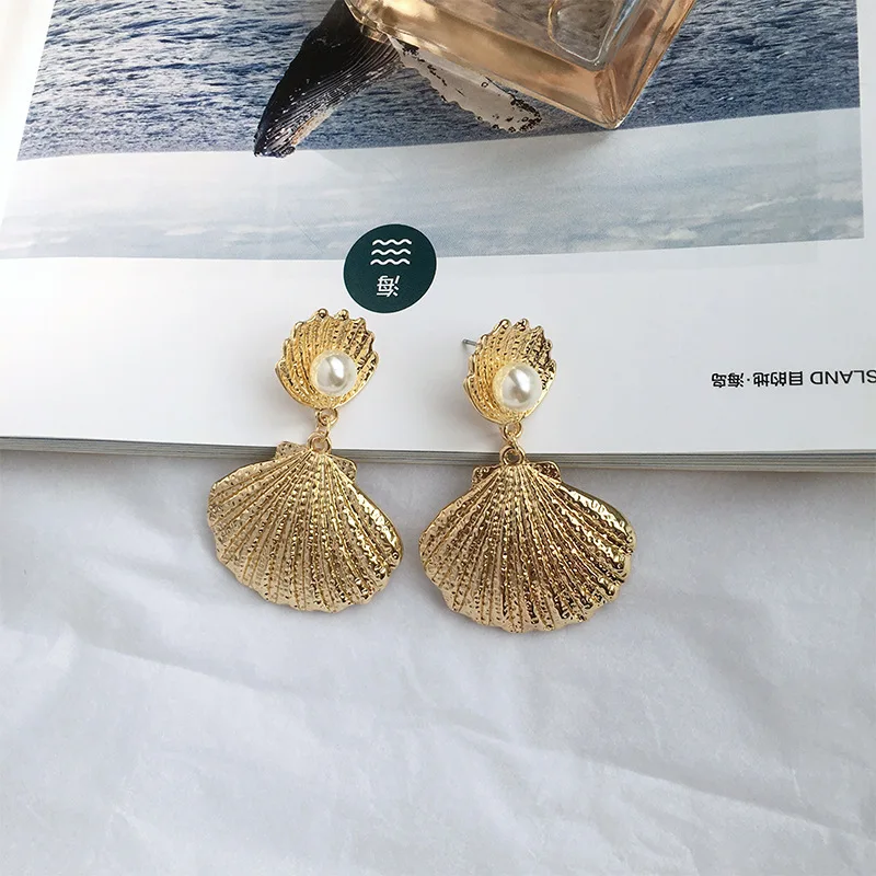 

New Summer stud Earrings Natural Shell Pendant Earrings Personality simple retro pearl scallop earrings exaggerated earrings