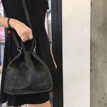 

NIUBOA Women's Draw String Shoulder Bag Classic Bucket Handbag Simple Design Soft Sheepskin Messenger Bag Casual Shoulder Bags