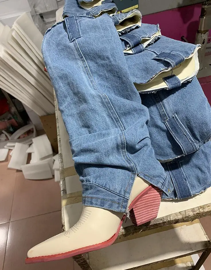 white jean JAWAKYE белый подлинный кожаный джинс сапоги до колена высокие сапоги Для женщин, острый носок, вышивка в виде на каблуке-рюмочке Слои с высоким голенищем; ковбойские сапоги Вестерн - Цвет: white jean