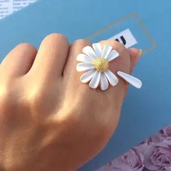 

2020 New Daisy Flower Rings For Women Boho Chic Jewelry Simple White Adjustable Ring Open Design