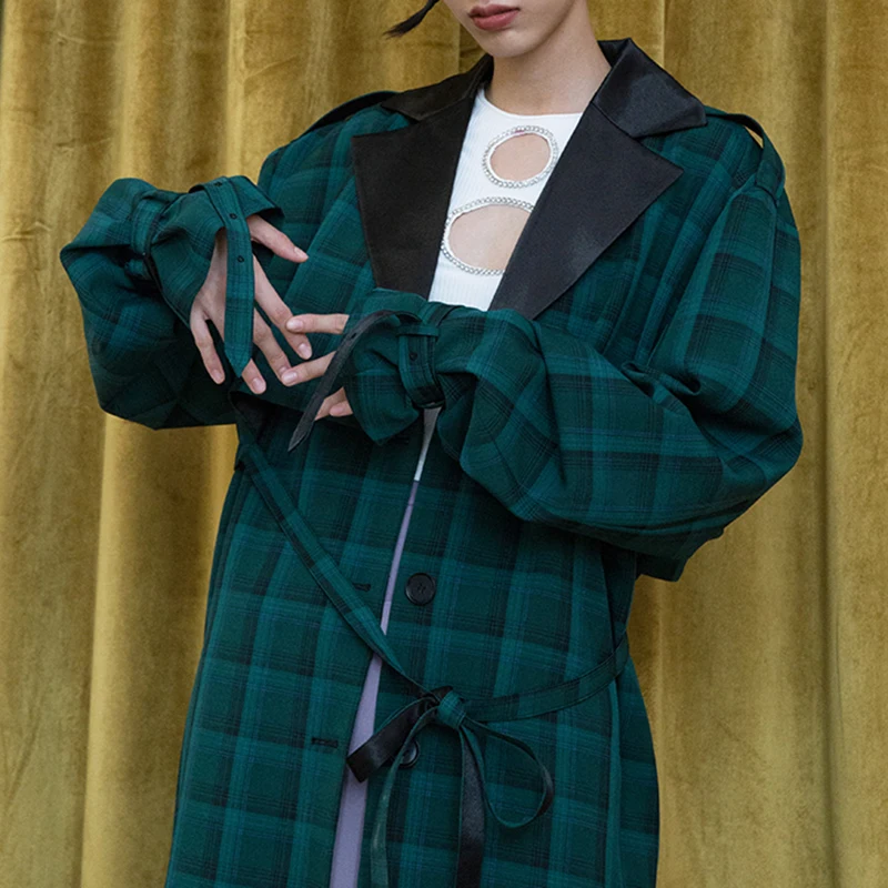 TWOTWINSTYLE Hit Color Plaid Windbreaker For Women