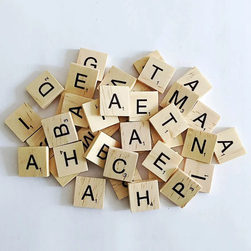 Игрушки 100 шт./упак. креативная Новинка деревянная плитка Scrabble цветные буквы цифры для рукоделия деревянная игрушка с алфавитом