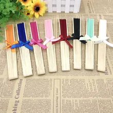 100 шт./лот, персонализированные свадебные сувениры, роскошная шелковая ткань, веер, завязанная лентой, печать на заказ, имя и дата