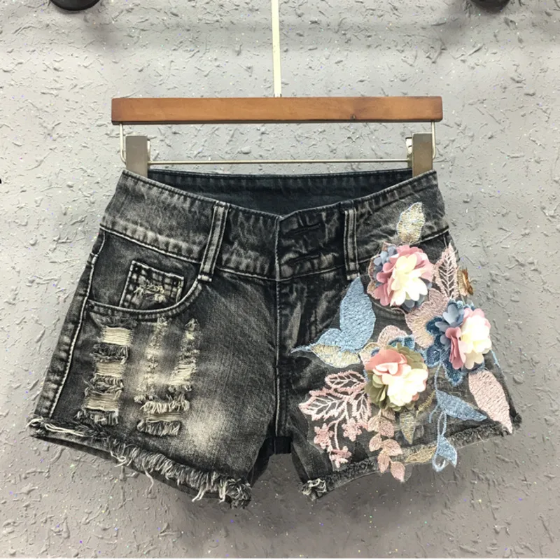 

TVVOVVIN New 2019 Spring Autumn European Style Embroidery Hole Floral Drawsting Low Waist Women Loose Straight Shorts D033