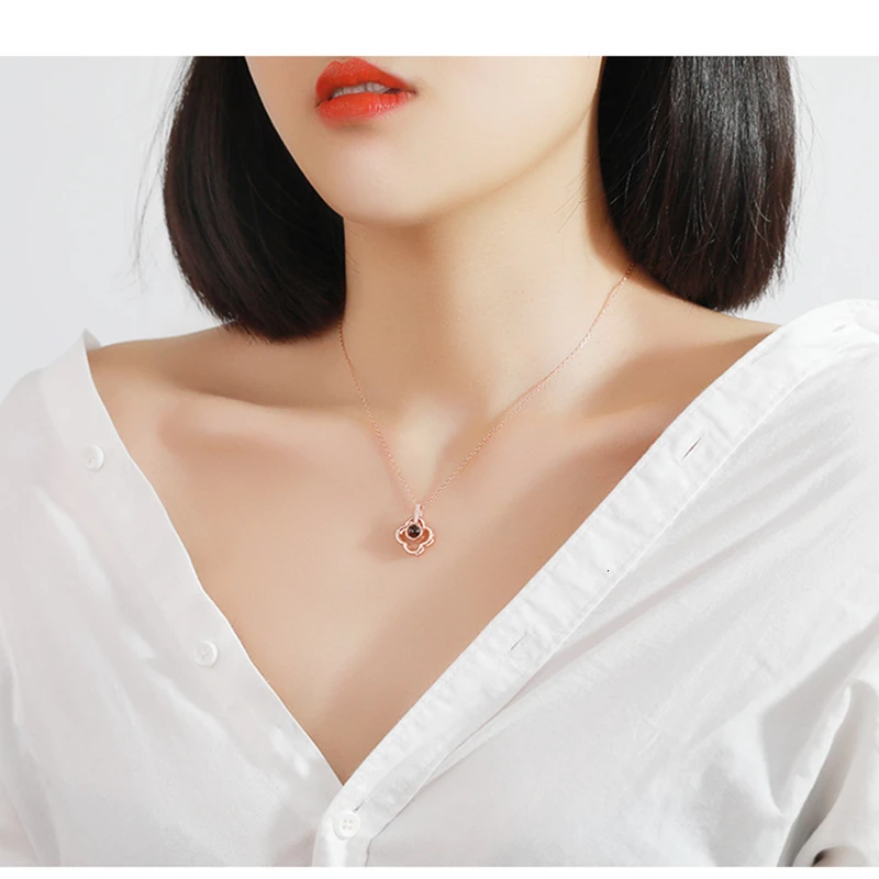 Lucky-Clover-Necklaces-For-Women-Jewelry-Collares-Stainless-Steel-Chain-100-languages-I-love-you-Projection (2)