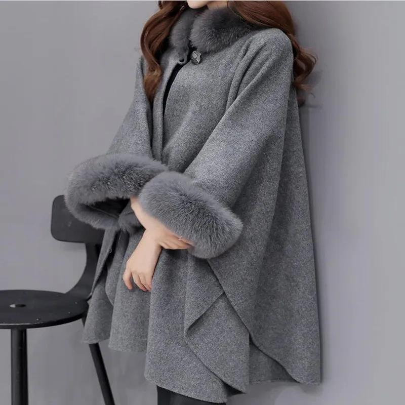 

2019 Kerst Mode Poncho en Capes Vrouwen Flare Mouwen Faux Vos Bontkraag Winter Wollen Mantel Cape Jas Poncho Lange overjas