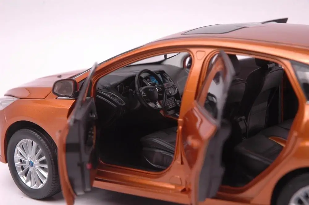 1:18 литая модель для Ford Focus золото хэтчбек сплав игрушечный автомобиль миниатюрная коллекция подарки Фристайл