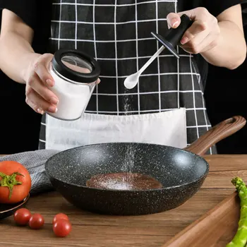 

1 Set of Wall-Mounted Spice Jar Practical Glass Seasoning Pot Sauce Bottle Salt Bottles with Spoon Black