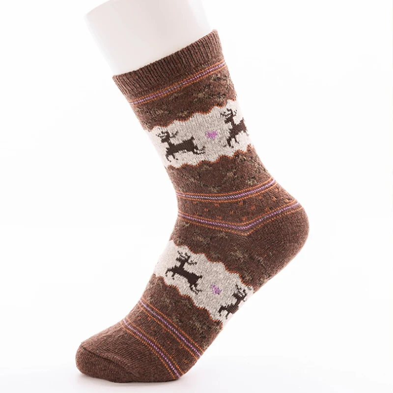 Милые рождественские женские носки с героями мультфильмов; 1 пара; сезон осень-зима; теплые новогодние носки с принтом оленя; красные, белые женские хлопковые носки - Цвет: Коричневый