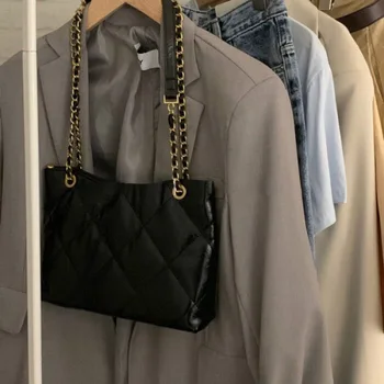 

2020 Net Red Celebrity Inspired New Early Autumn New Graceful Rhombic Single Shoulder Sling Simple Wave Bag Women